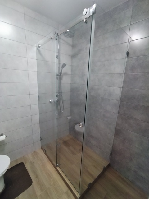 Bathroom Cleaner - Засіб для очищення від нальоту та бруду